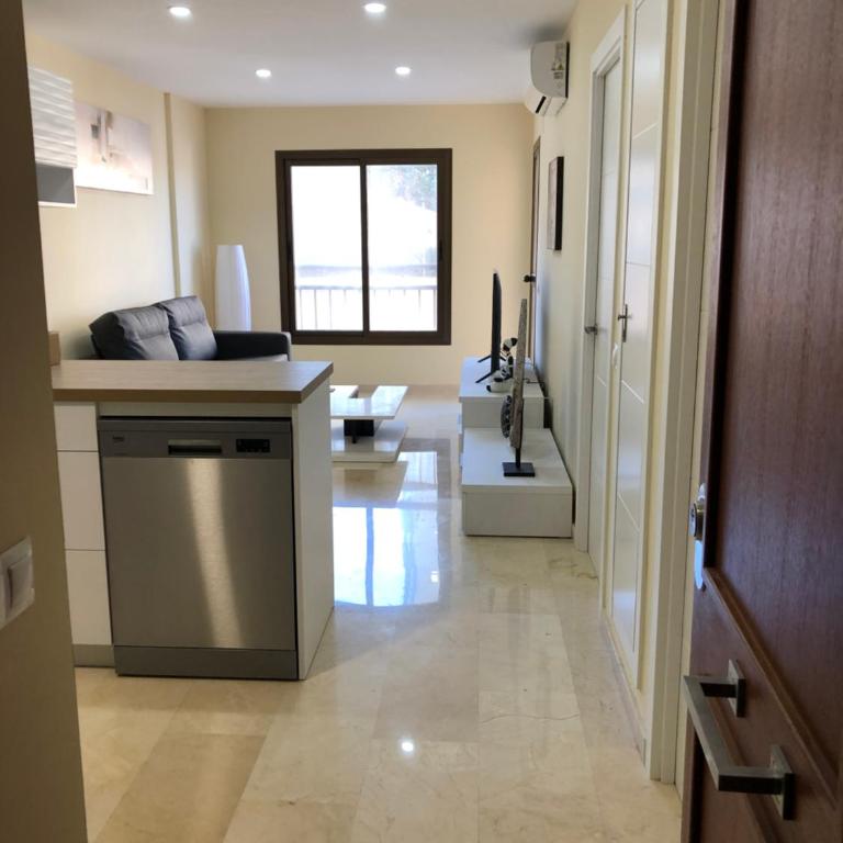 Moderno Apartamento en Primera línea Paseo Marítimo Fuengirola - Apartamento de 1 dormitorio - 4