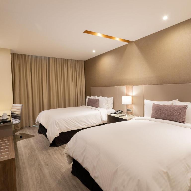 Camino Real Fashion Drive Monterrey - Deluxe Double Room with Two Double Beds - 2