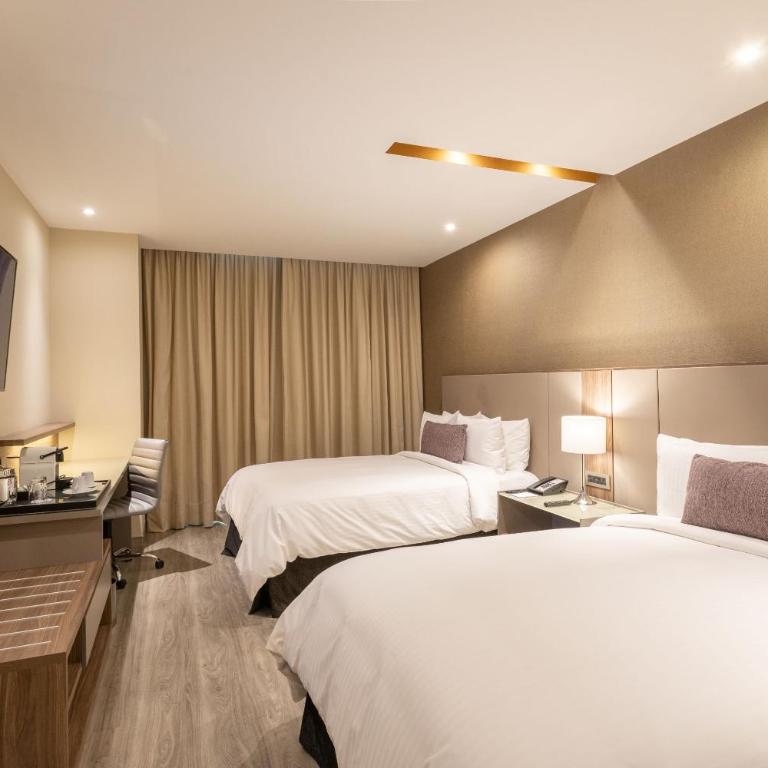 Camino Real Fashion Drive Monterrey - Deluxe Double Room with Two Double Beds - 3