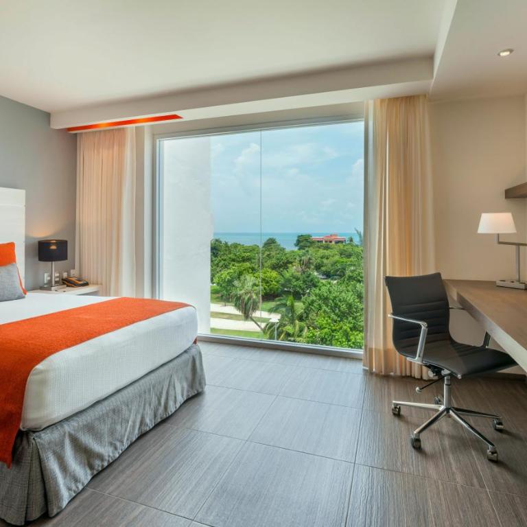 Real Inn Cancún - Deluxe King - Boulevard View - 1