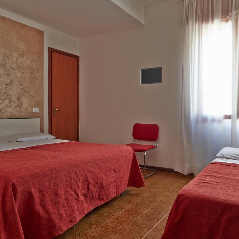 Hotel Nazionale - Camera Tripla Economy - 4