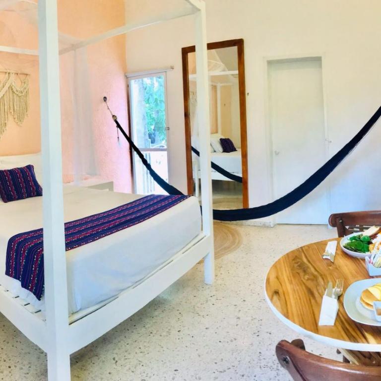 Hotel Downtown Merida - Deluxe Queen Room - 5