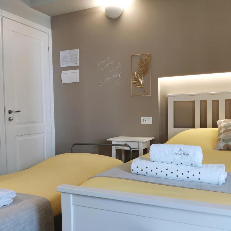 Vicolo Fiore Affittacamere II - Camera Matrimoniale Deluxe con 1 Letto Supplementare - 5