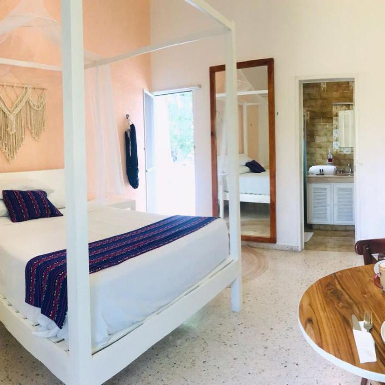 Hotel Downtown Merida - Deluxe Queen Room - 8