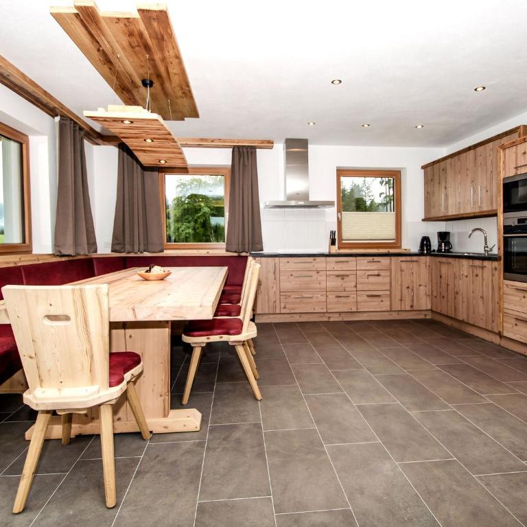 Chalet in Jochberg with Sauna & Mountain Views - Superior Chalet - 10