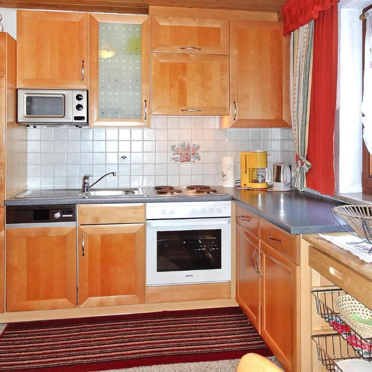 Country House in Zillertal near Spieljochbahn - Three-Bedroom Apartment - 4