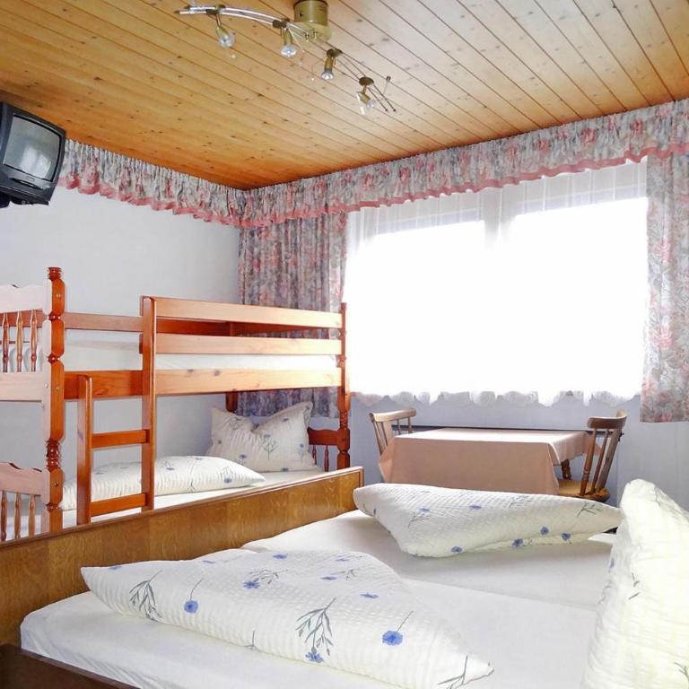 Country House in Zillertal near Spieljochbahn - Three-Bedroom Apartment - 10