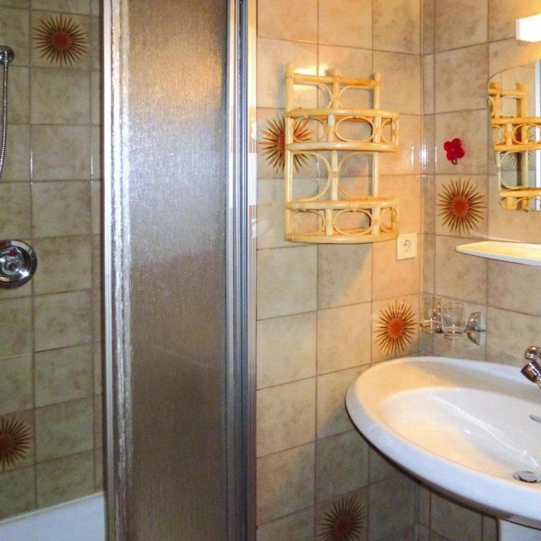 Country House in Zillertal near Spieljochbahn - Three-Bedroom Apartment - 6