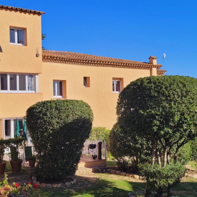 Casa con jardín a 25 metros de la playa. LA T. - Casa de 3 dormitorios - 2