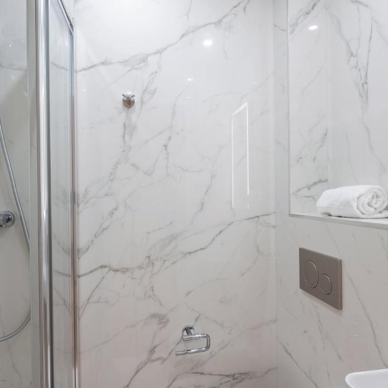 HOTEL AU COEUR DE REPUBLIQUE - Suite Familiare - 16