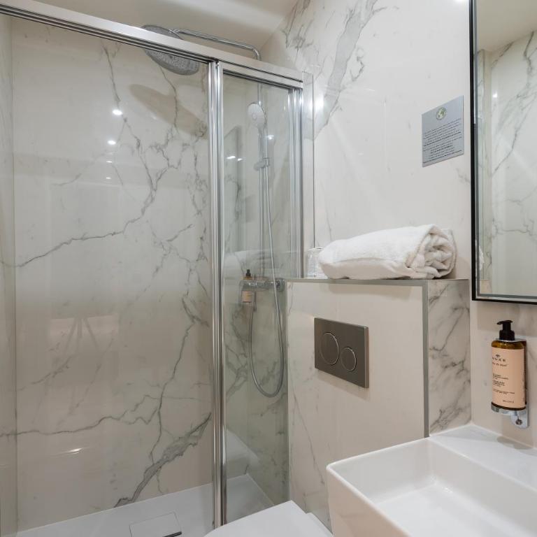 HOTEL AU COEUR DE REPUBLIQUE - Suite Familiare - 17
