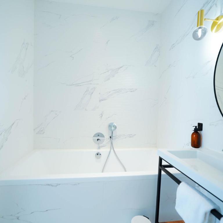 La Maison Galiène - Bed and Breakfast - Chambre Double Deluxe avec Balcon - 9