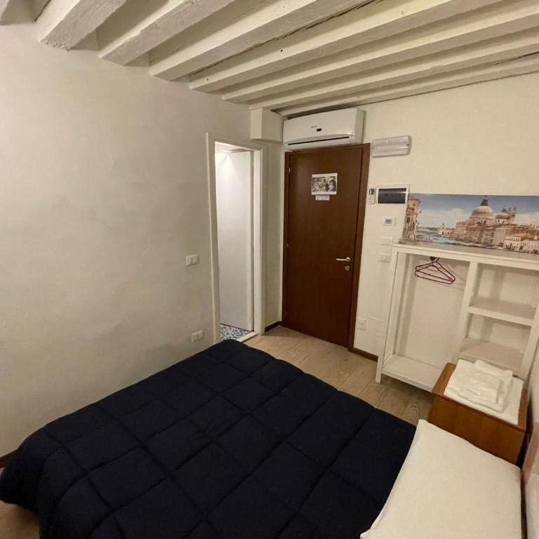 Dimora Blu Suite - Camera Singola con Bagno Privato - 1