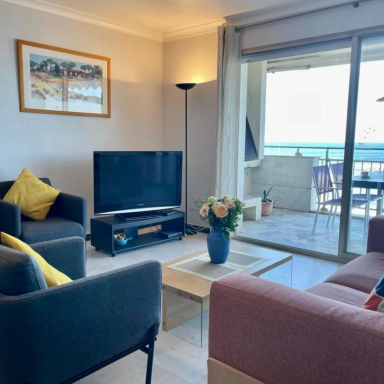 Seafront one bedroom apartment with a terrasse swimming pool and a parking - Appartement - 8