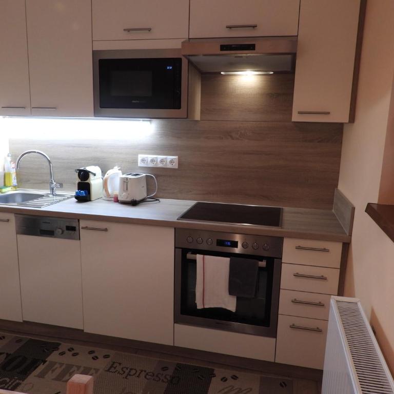 Nockalm Cottage - Apartment mit 1 Schlafzimmer, Balkon und Bergblick - 10