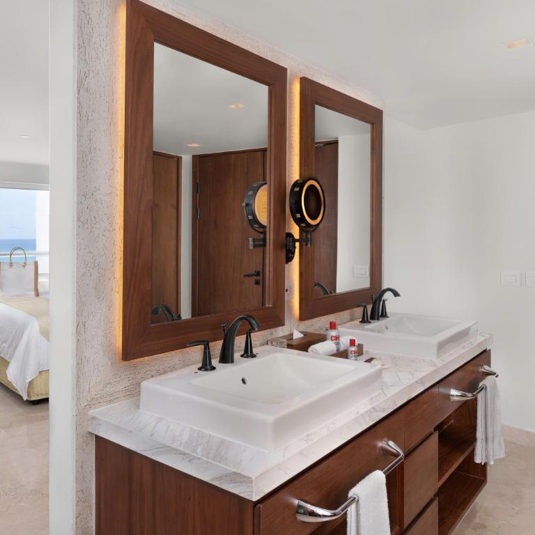 Sun Palace - All Inclusive Adults Only - Suite Gobernador Superior con vistas parciales al mar - 1 cama extragrande - 4