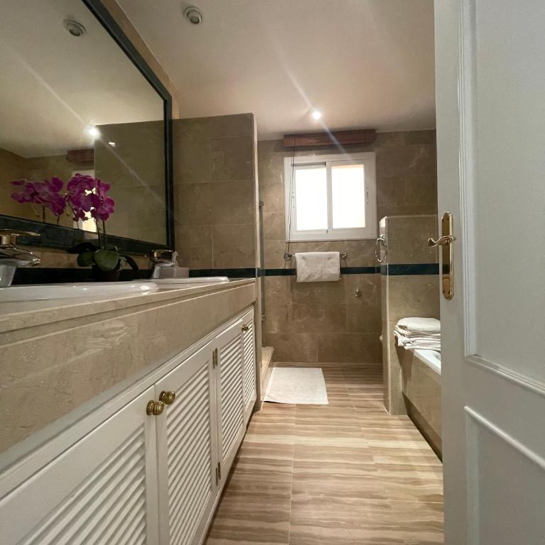 Hacienda Elviria 2 Bedroom Spacious Apartment - Two-Bedroom Apartment - 9