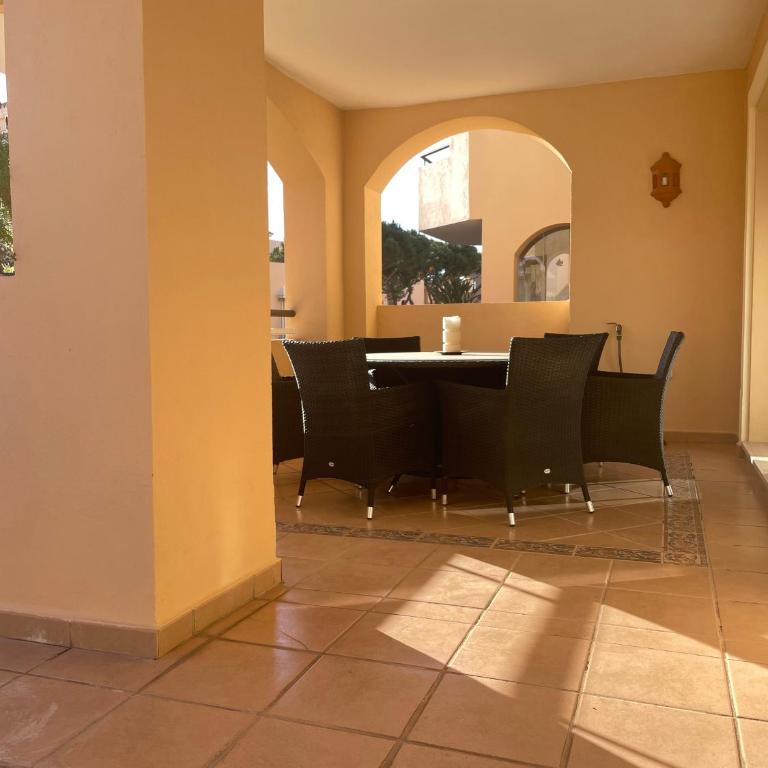 Hacienda Elviria 2 Bedroom Spacious Apartment - Two-Bedroom Apartment - 10
