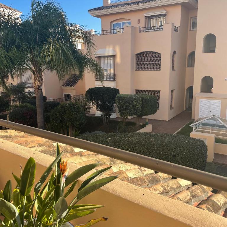 Hacienda Elviria 2 Bedroom Spacious Apartment - Two-Bedroom Apartment - 13