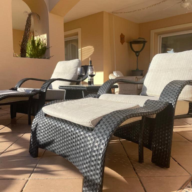 Hacienda Elviria 2 Bedroom Spacious Apartment - Two-Bedroom Apartment - 14