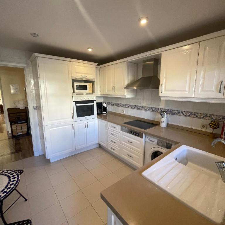 Hacienda Elviria 2 Bedroom Spacious Apartment - Two-Bedroom Apartment - 15