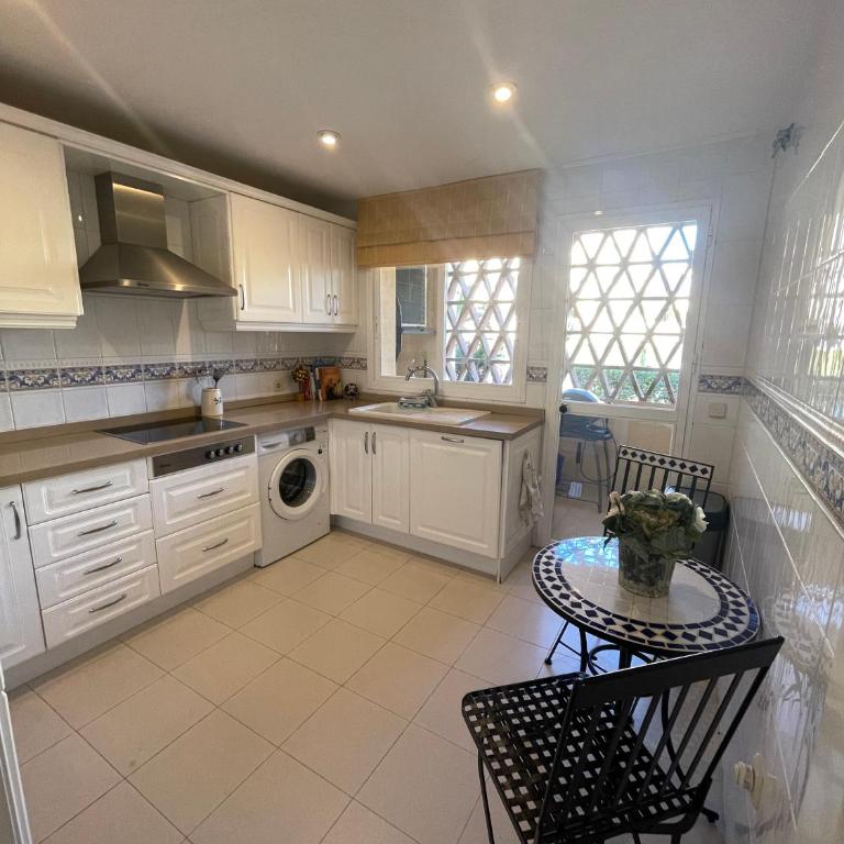 Hacienda Elviria 2 Bedroom Spacious Apartment - Two-Bedroom Apartment - 21