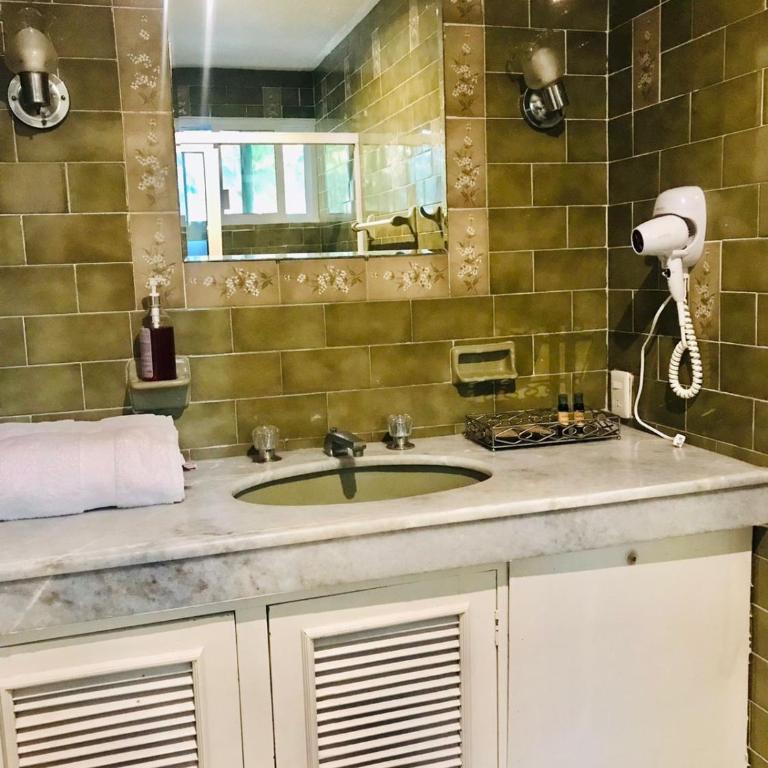 Hotel Downtown Merida - Family Room with Private Bathroom - 21