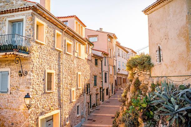 L'Orangerie Secret Garden Apartment in Old Antibes Beach 4min - Two-Bedroom Apartment - 19