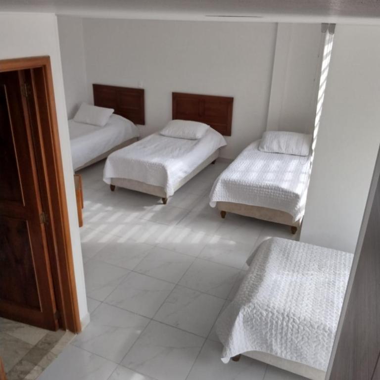 HOTEL ZUHE - Habitación Cuádruple Clásica - 4