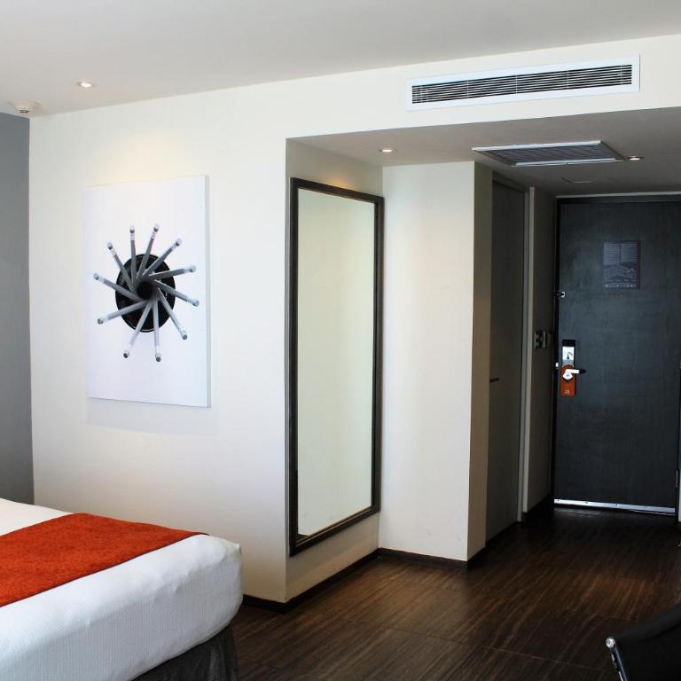 Real Inn Cancún - Deluxe King - Boulevard View - 2