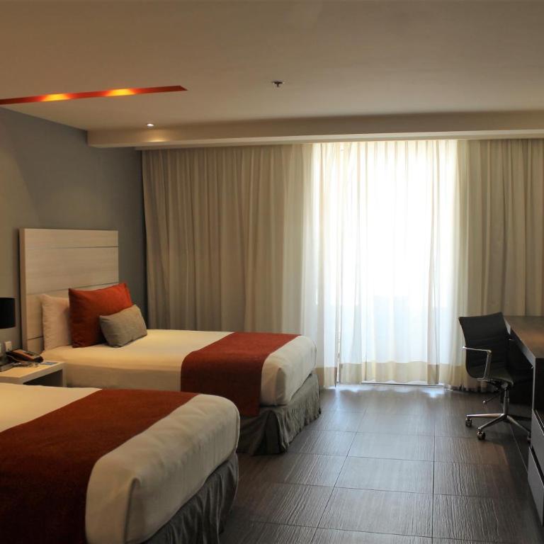 Real Inn Cancún - Deluxe Two Beds - Boulevard View - 4