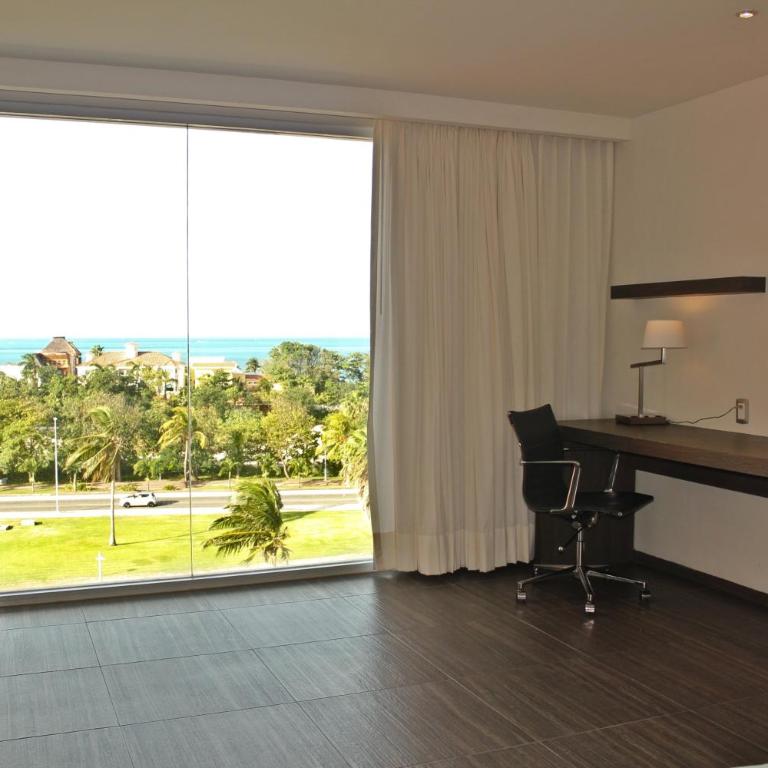 Real Inn Cancún - Junior Suite - Boulevard View - 1