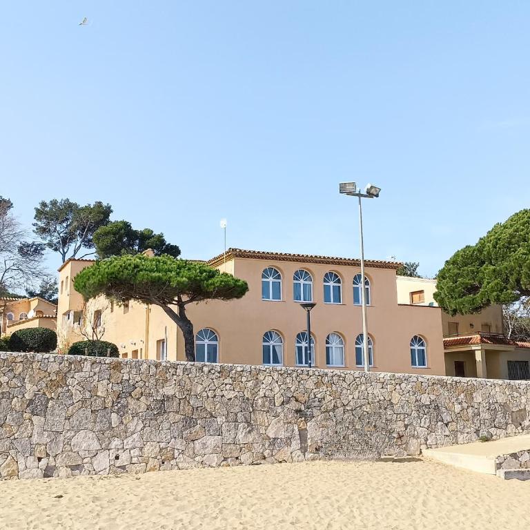 Apartamento con jardín a 11 metros de la playa. CG. - Apartamento - 39
