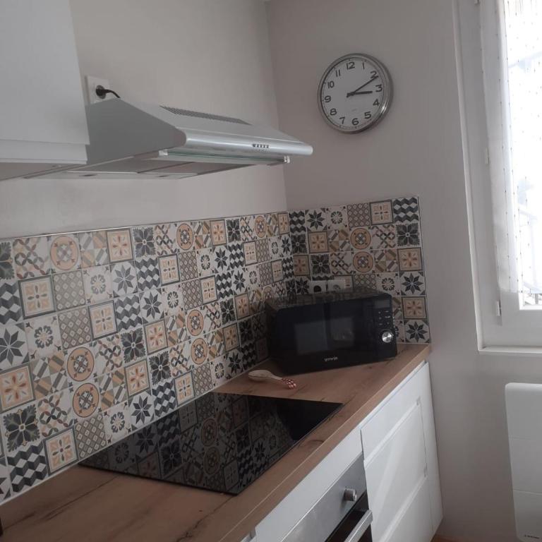 Appartement T2 entièrement rénové dans résidence calme - Appartement 1 Chambre - 13