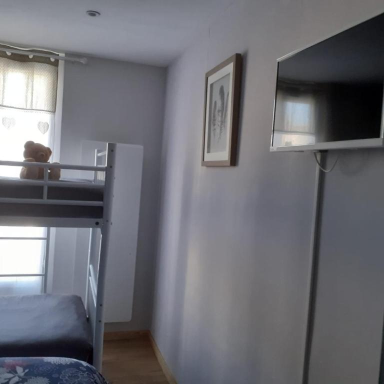 Appartement T2 entièrement rénové dans résidence calme - Appartement 1 Chambre - 25