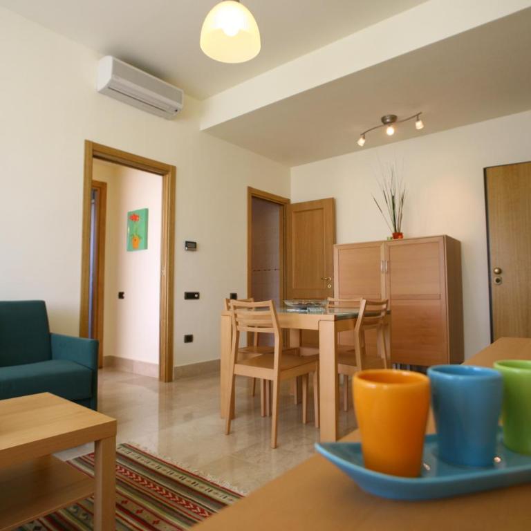 Lux Appartamenti - Appartamento con 1 Camera da Letto - 2