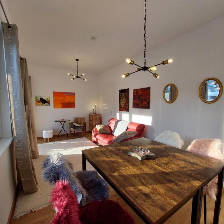 Boutique-Apartments Familie Jarosch Fieberbrunn "Freier Eintritt in das örtliche Hallenbad inklusive Saunalandschaft oder zum Badesee" - Two-Bedroom Apartment with Bath - 5