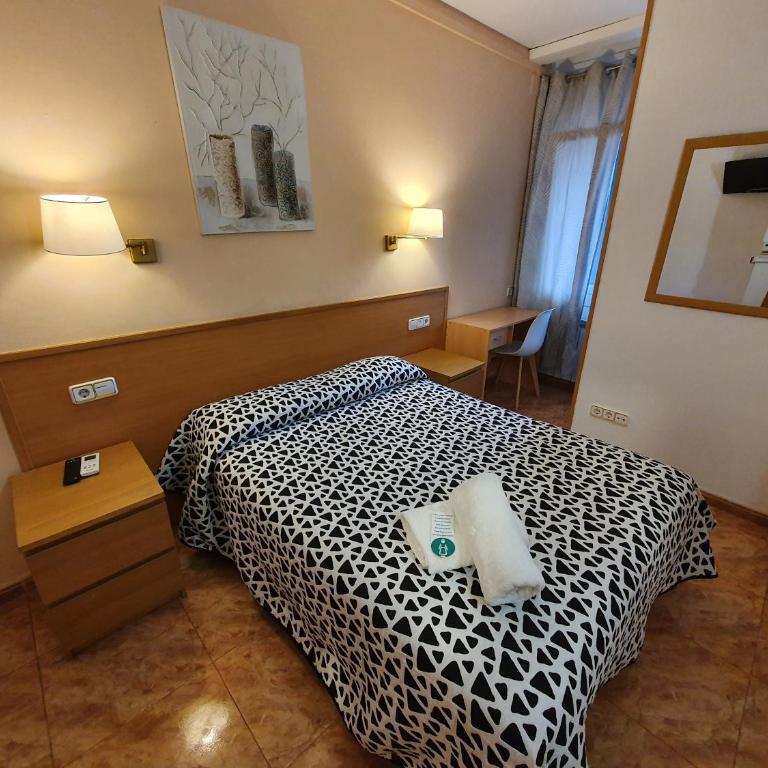Hostal Rio De Castro - Habitación Doble con baño privado - 6