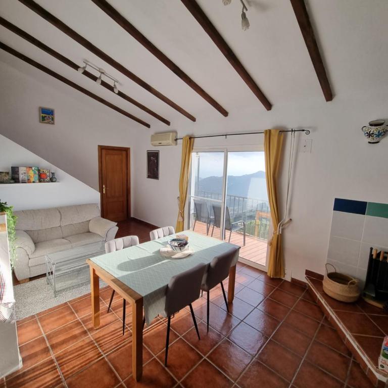 Lovely 2 Bed Apartment with Stunning views & Pool - Appartement 2 Chambres - 17