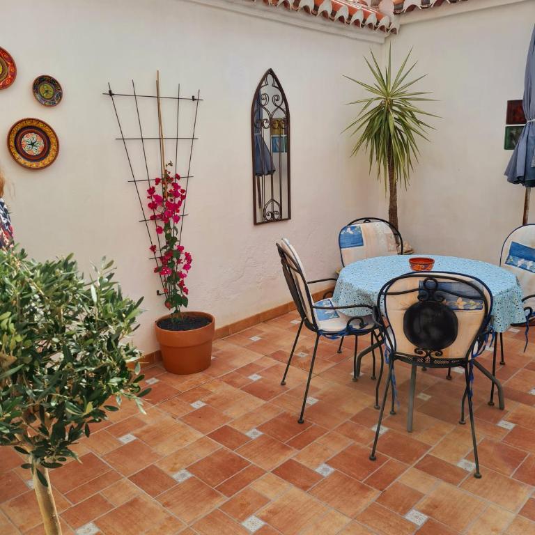 Lovely 2 Bed Apartment with Stunning views & Pool - Appartement 2 Chambres - 26