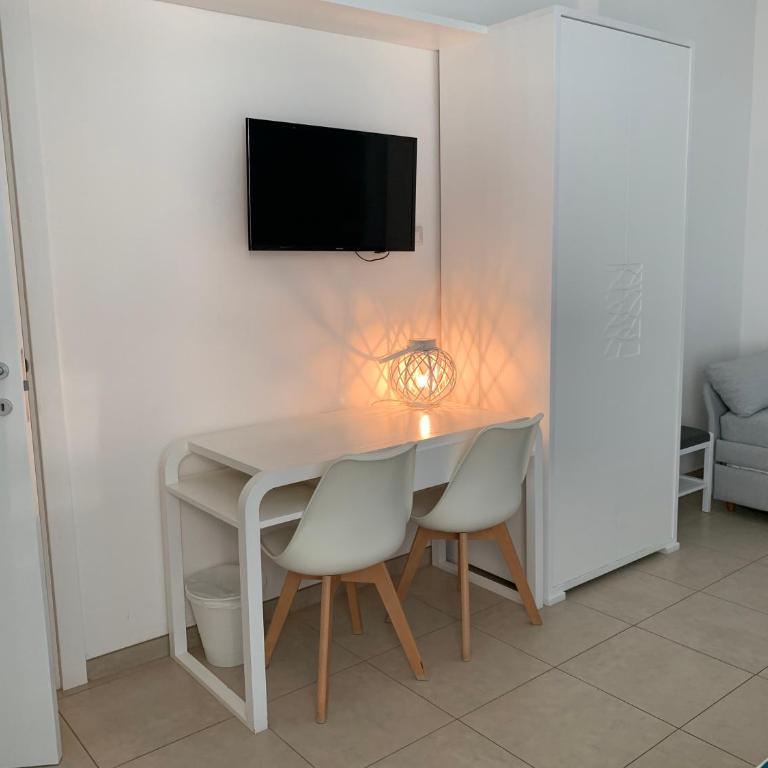 FronteMare Rooms - Deluxe Double Room with Balcony and Sea View - 11