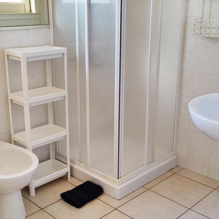 Studio Calme BORD DE MER Balcon avec Vue sur MENTON, Ascenseur, Climatisation, Ideal location quiet near sea, balcony with city view, elevator, AC - Studio - 6