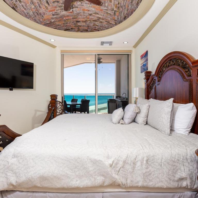 Esmeralda Beach Resort - Three-Bedroom Apartment - 4