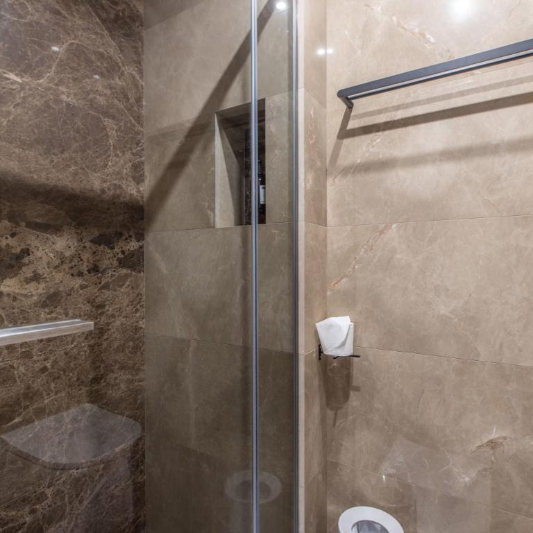 LB Vacation Rentals I Deluxe Studio w Balcony - 5mn Center I Casa d'Azur - Apartamento - 18