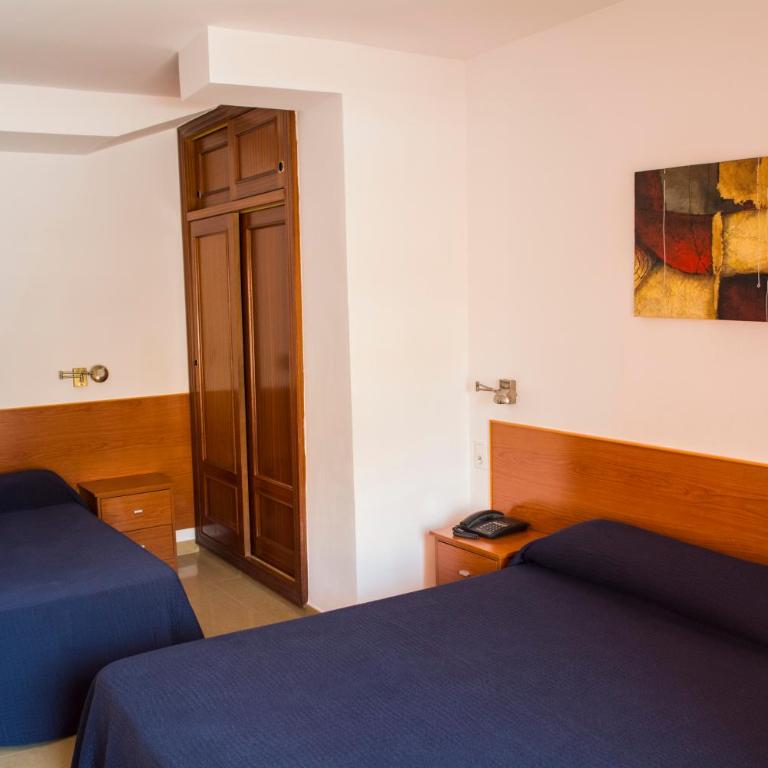Hotel L'Escala - Triple Room - 6