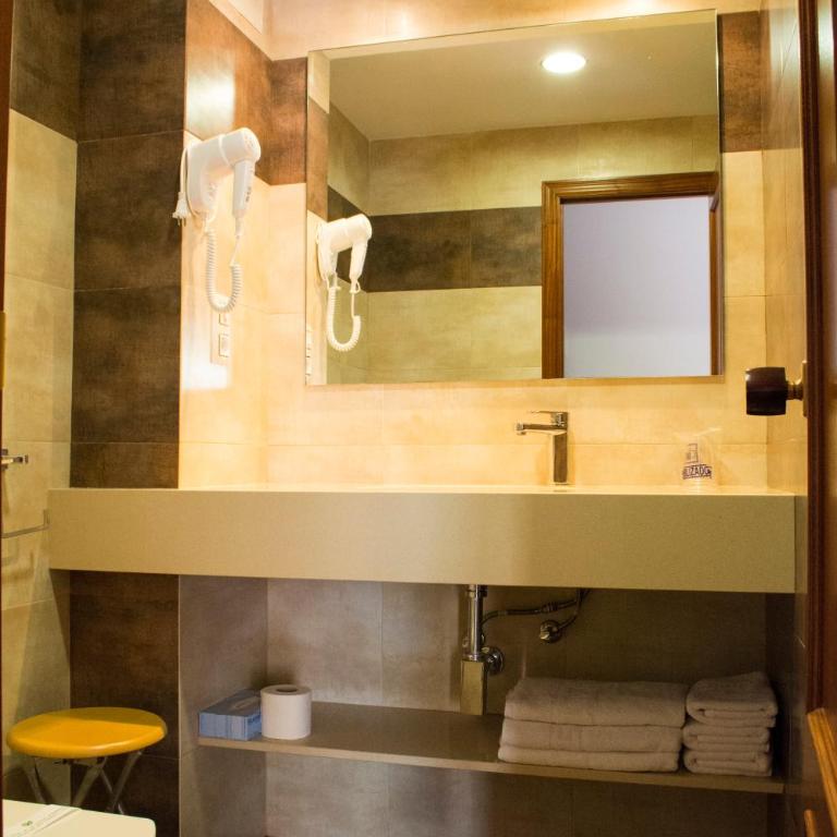 Hotel L'Escala - Triple Room - 7