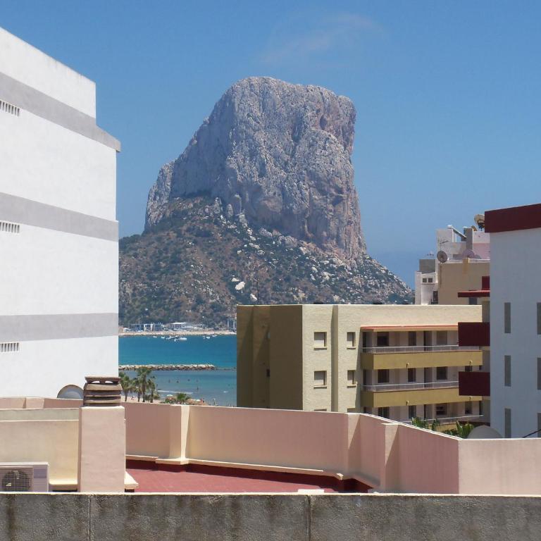 Ático centrico, 50m de la playa, vista al mar y al Peñon, gran terraza, parking, wifi fibra - Apartamento Ático - 2