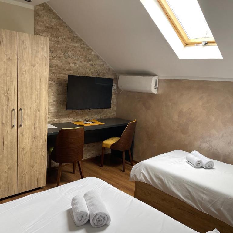 Apartmani Mali vikend - Deluks Trokrevetna Soba - 1