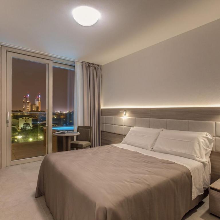 Sunrise Palace - Suite con Balcone e Vasca Idromassaggio - 2