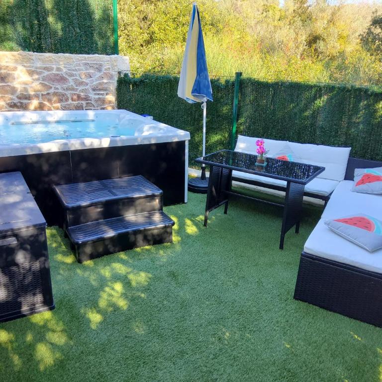 Lorgues jacuzzi spa privatif et piscine - Maison 1 Chambre - 16